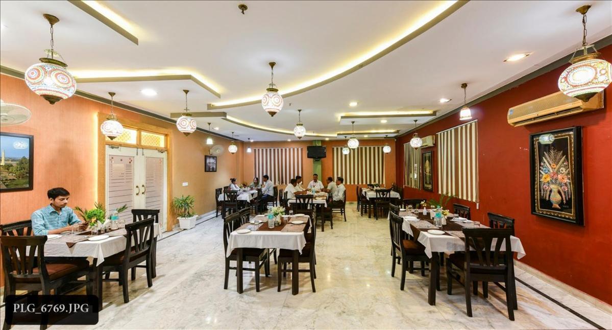 Hotel Chanakya Агра Экстерьер фото